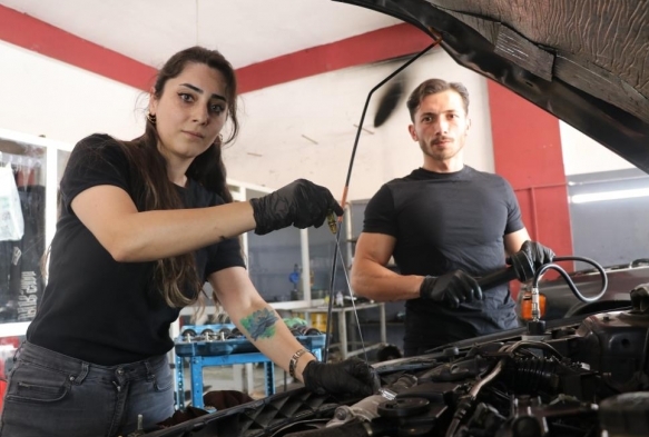 Eleman bulmakta sknt ekti, eini usta olarak yetitirdi