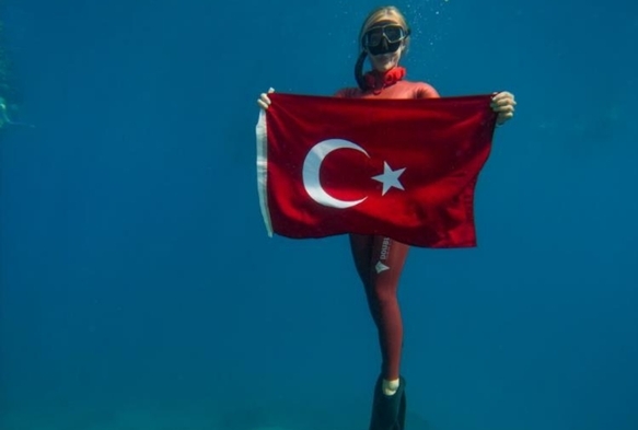 Milli sporcu ahika Ercmen'den, zafer dal