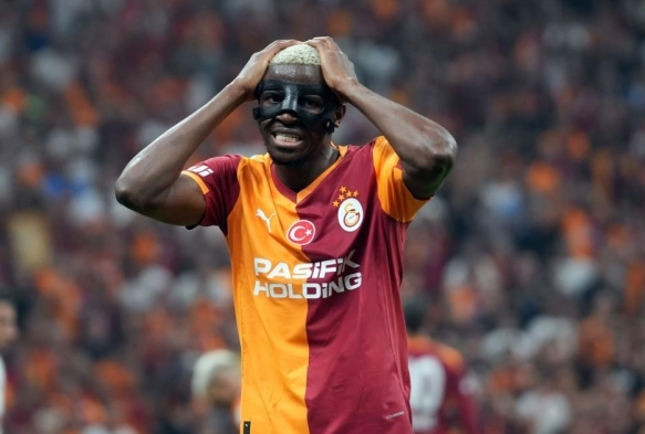 Victor Osimhen'in ayak bileinde gerilme tespit edildi