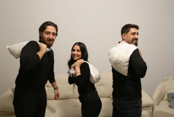 Damadn arkadalarndan geline arlnca para