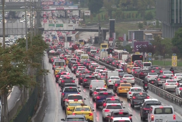 Saanak ya stanbul trafiini kilitledi