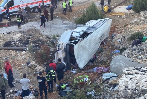 i servisi arampole devrildi: 5 l