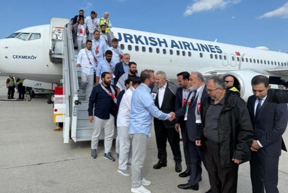 zgrlk Filosu'ndaki 94 aktivist Trkiye'ye getirildi
