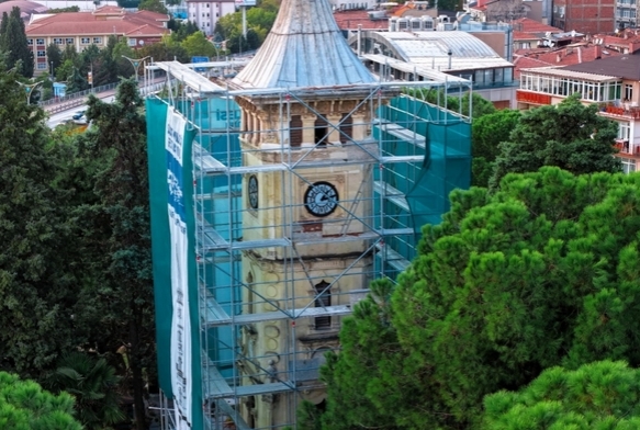 125 yllk saat kulesinde titiz alma