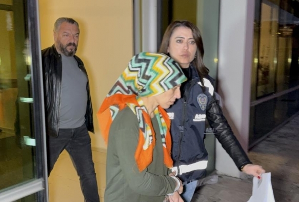 Evde dourduu bebei pe atan kadn tutukland