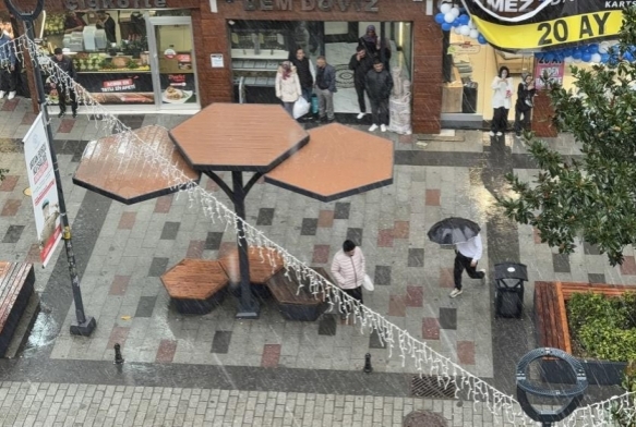 İstanbul’da şiddetli yağış ve lodos etkili oldu