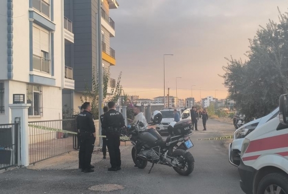 Koca deheti: Ei ve 2 ocuunu tabancayla ldrd