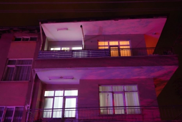 Aabeyini baklayarak ldrd