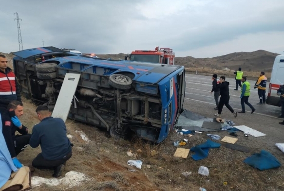 Cezaevi nakil arac devrildi; 5 yaral