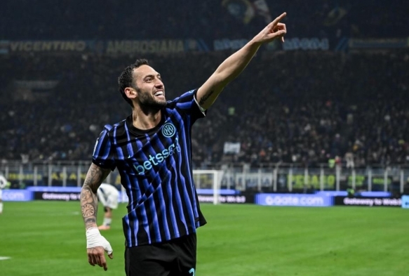 Hakan alhanolu att, Inter evinde farkl kazand