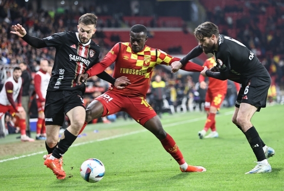 Dennis kariyer sezonunu yayor