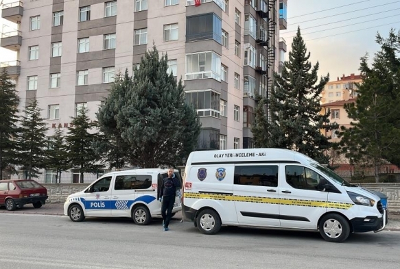 Tartt eini tabancayla bacandan vurarak yaralad