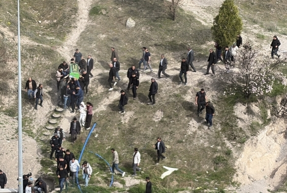 Kay�p gen�, da�l�k alanda �l� bulundu