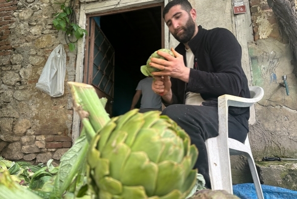 Enginar soyarak ayda 240 bin lira kazan�yor